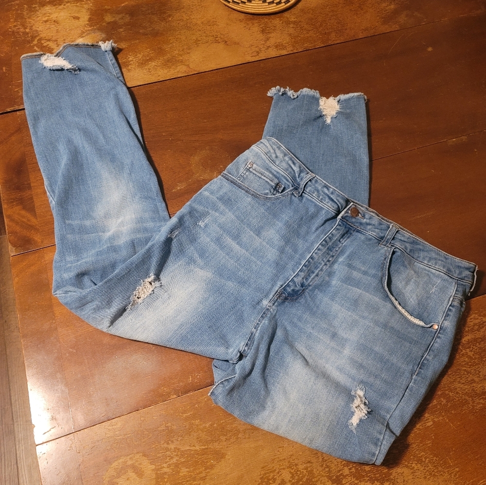 Risen distressed jeans